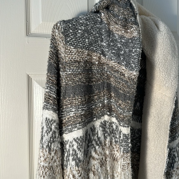 Long hooded sweater - Picture 3 of 3